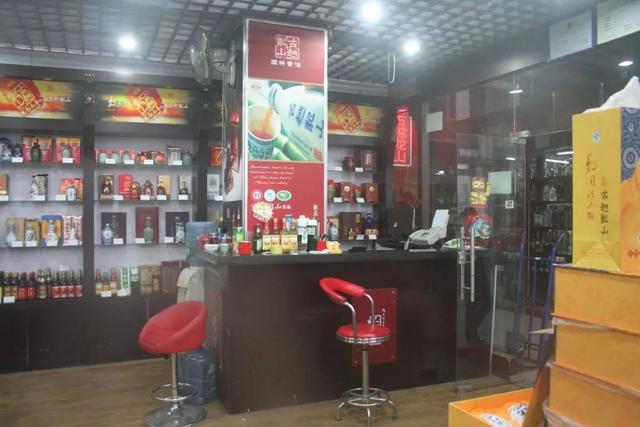 死而不僵的生意 小鎮(zhèn)煙酒店為何越開越多？背后的生存密碼大揭秘
